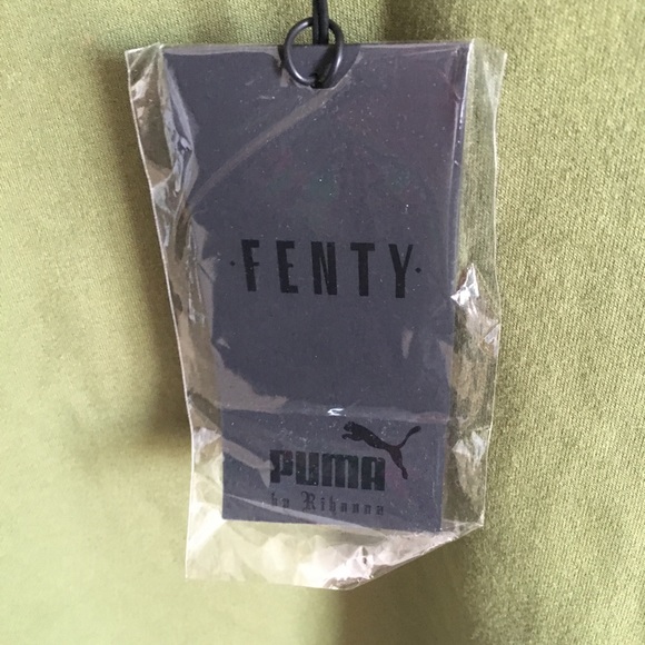 Dark olive laced Fenty long sleeved NWTcropped tee - Picture 4 of 6